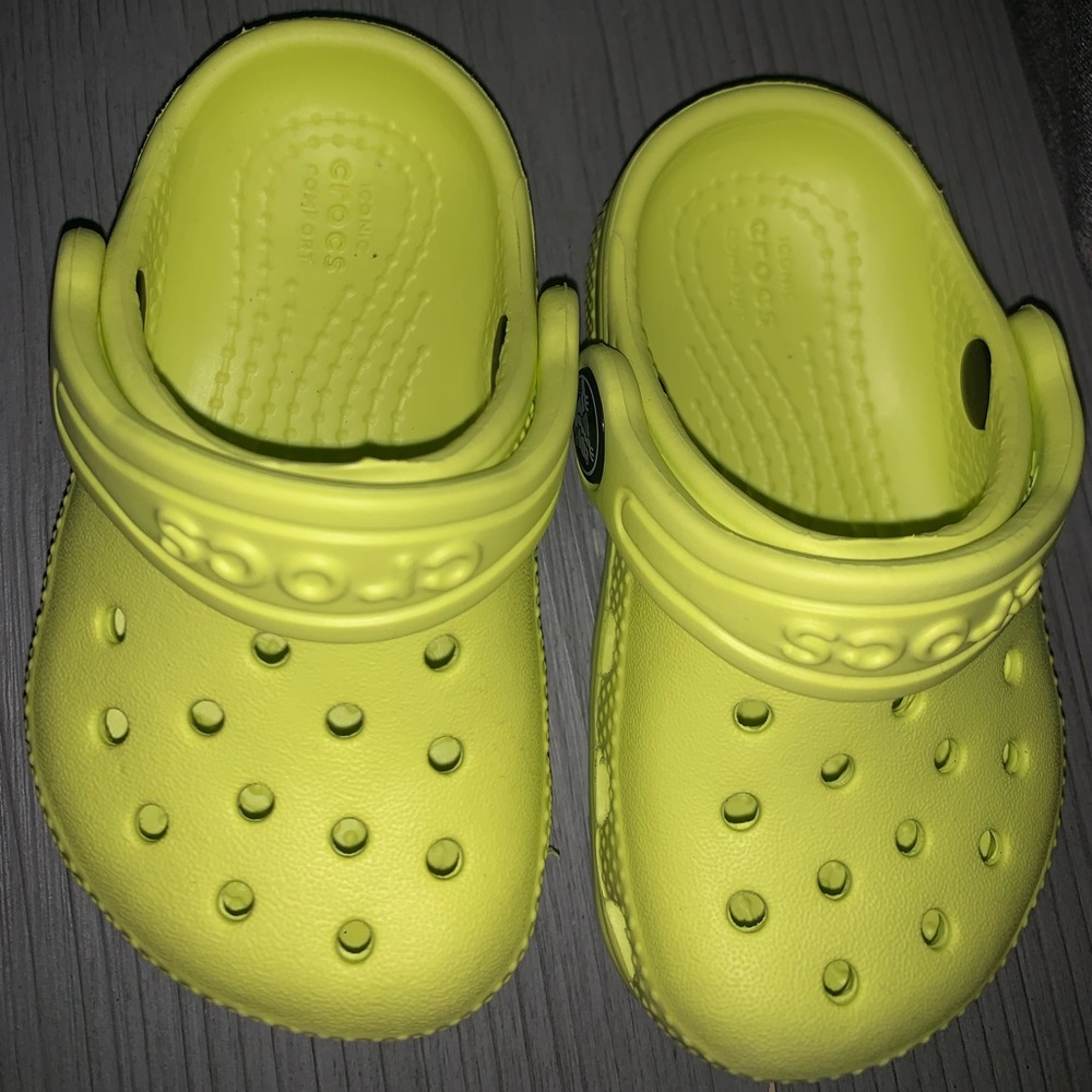 crocs